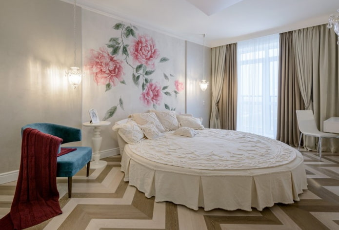 rundes Bett im Schlafzimmer