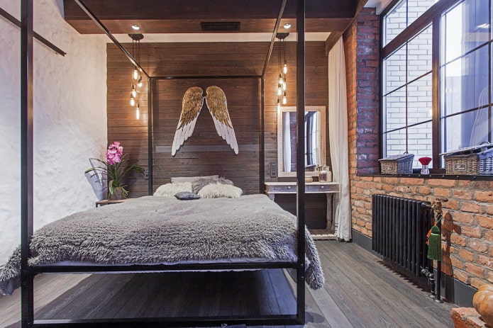 Bett in einem Loft-Stil-Interieur