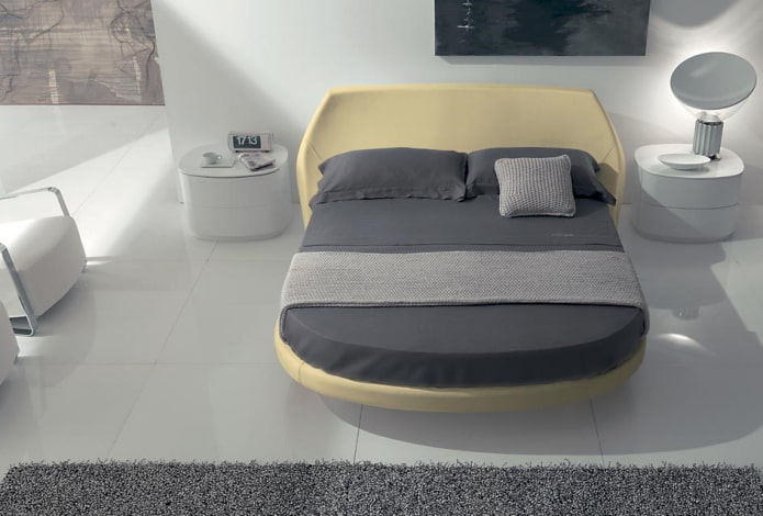 halbrundes Bett im Schlafzimmer