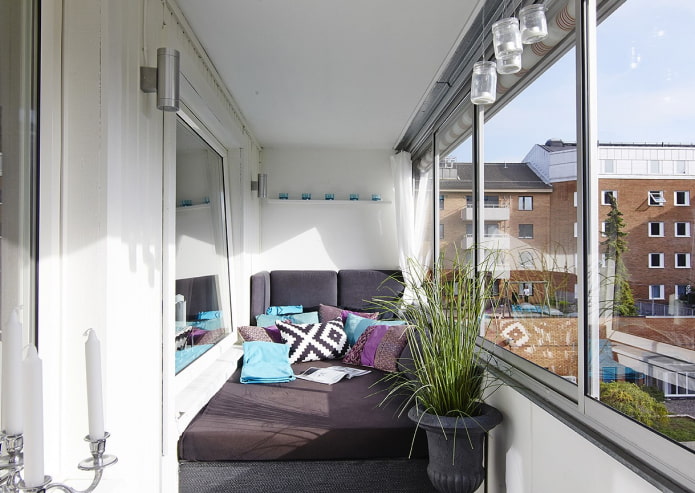 Einbaubett auf der Loggia