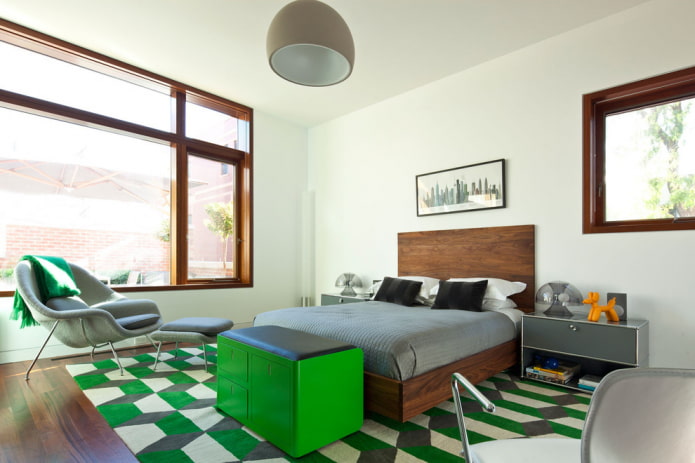Doppelbett aus Holz im Innenraum