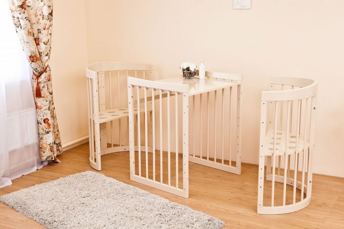 Transformatorbett für Neugeborene im Innenraum