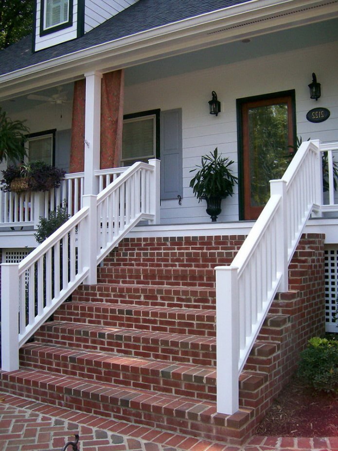 Haus mit gemauerter Veranda