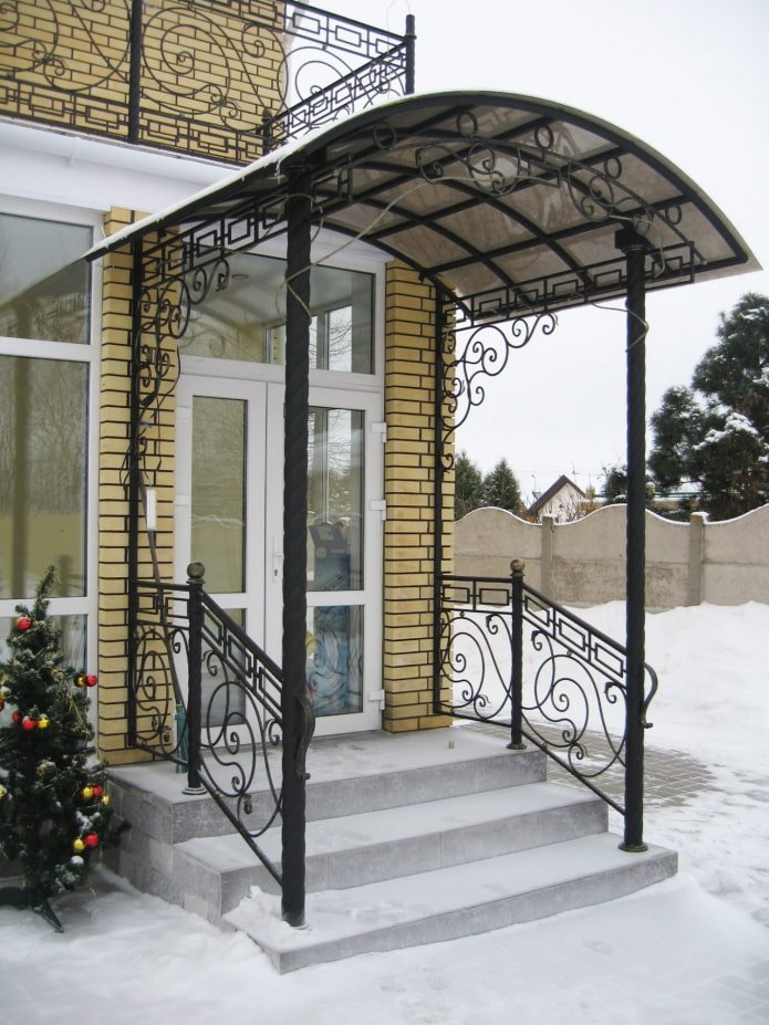 Haus mit Veranda mit Vordach