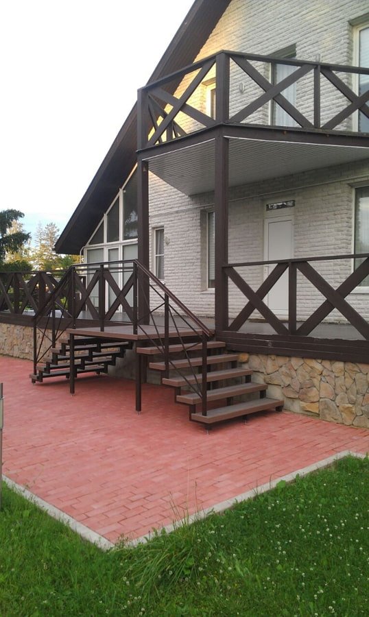 Haus mit Giebelveranda
