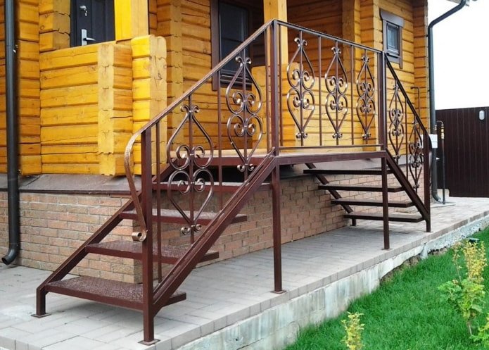 Haus mit Metallveranda