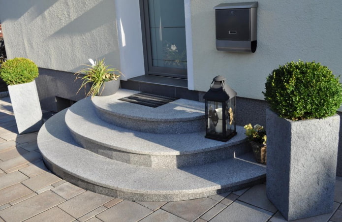 Haus mit runder Veranda
