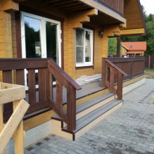 Veranda zu einem Holzhaus-2