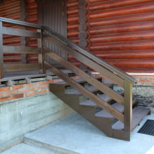 Veranda zu einem Holzhaus-5