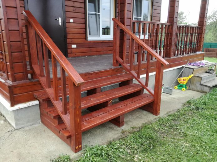 Veranda eines Holzhauses
