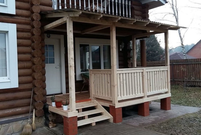 Terrasse in der Nähe des Hauses