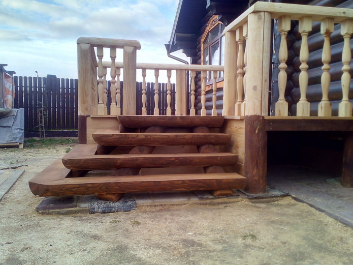 Veranda aus Naturholz