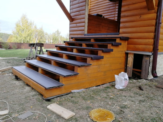 Stufen aus Holz-Polymer-Verbundwerkstoff