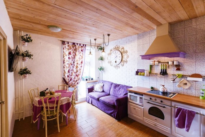 Wohnküche im Provence-Stil