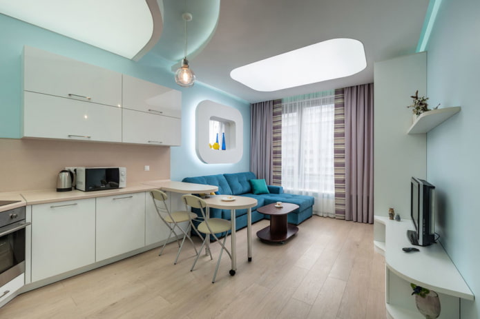 Fensterdekoration im Inneren der Wohnküche