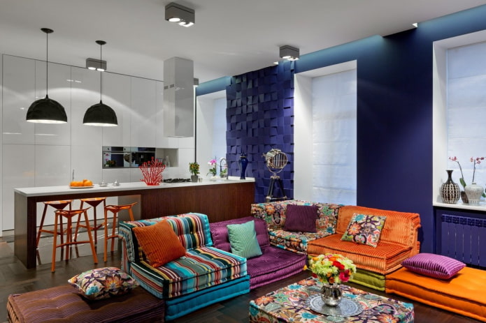 Wohnküche-Interieur in hellen Farben