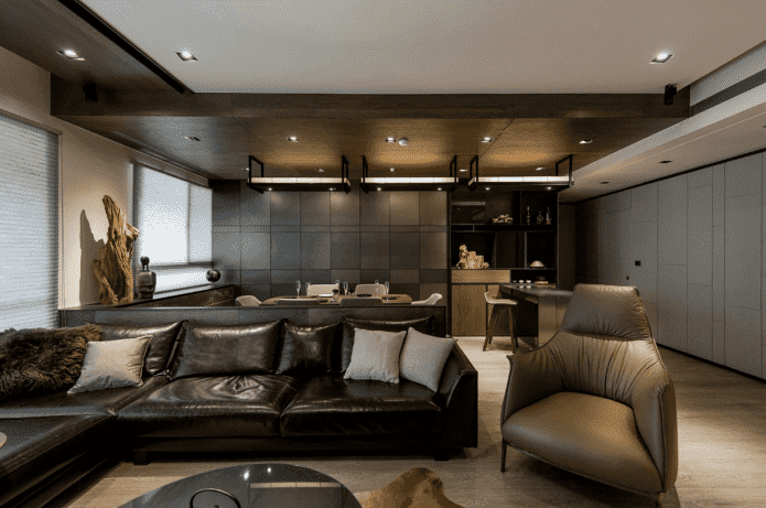 Küche-Wohnzimmer-Interieur in dunklen Tönen