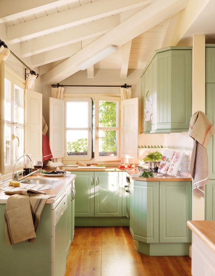 Landhausküche im Provence-Stil