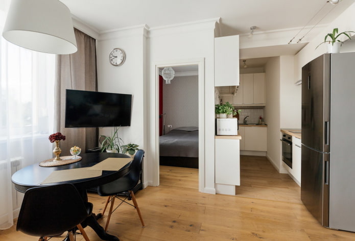 schmale Nische in einer Einzimmerwohnung