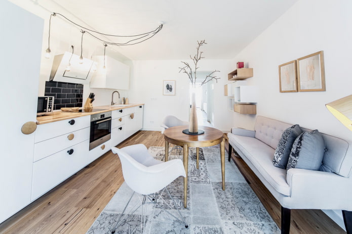 Sofa im skandinavischen Kücheninterieur