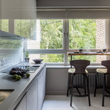 Wie richtet man eine Küche mit Fenster ein?-0
