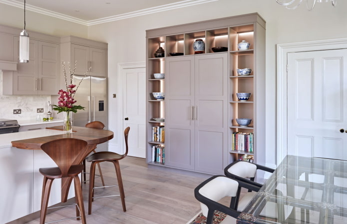 Schrank mit Beleuchtung