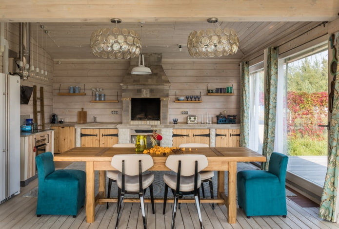 Landhausküche im Inneren des Hauses