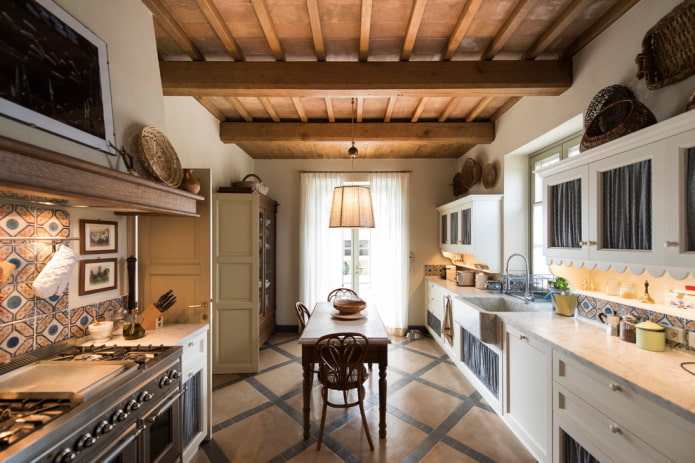 Landhausküche im Inneren des Hauses