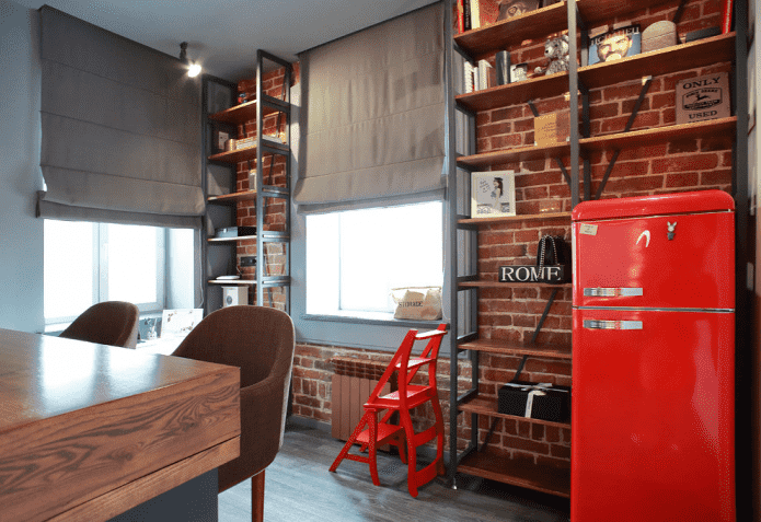 Stilvoller roter Kühlschrank