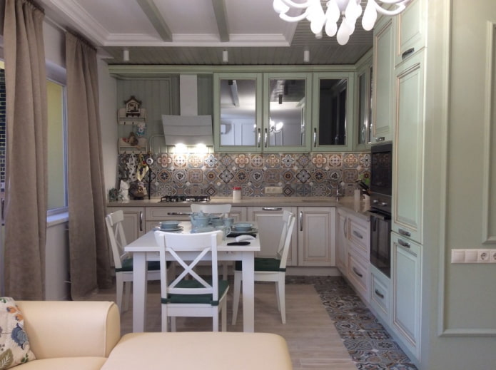 Kücheneinrichtung im Provence-Stil
