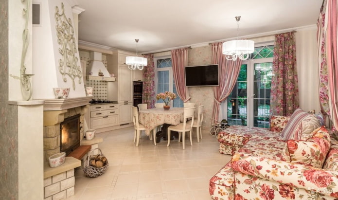 Kücheninterieur im provenzalischen Stil