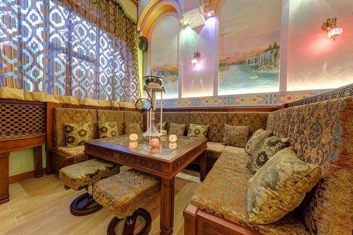 Küchensofa mit orientalischen Mustern
