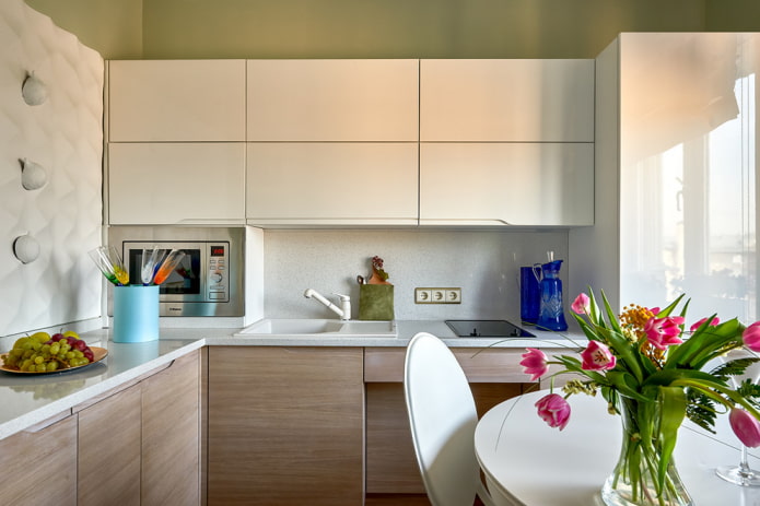 Spüle aus Kunststein im Kücheninterieur