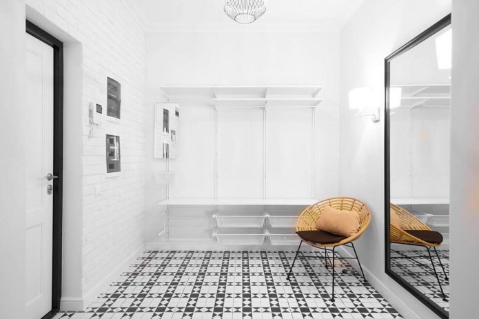 Ankleidezimmer im Flur