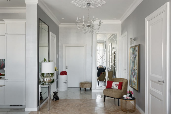 großer Flur in der Wohnung