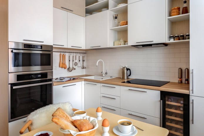 Backofen und Mikrowelle in einem Federmäppchen