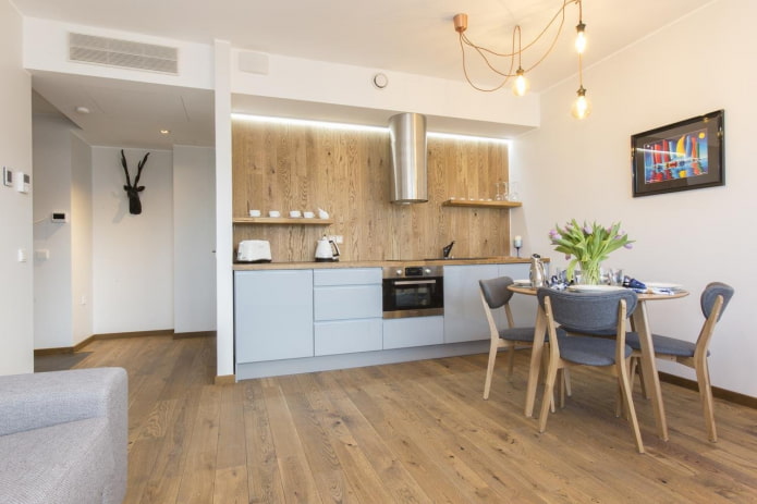 Laminatschürze an der Decke