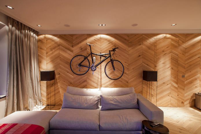 Parkett an der Wand im Wohnzimmer