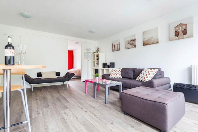 Laminat „unter der Eiche“ im Wohnzimmerinterieur