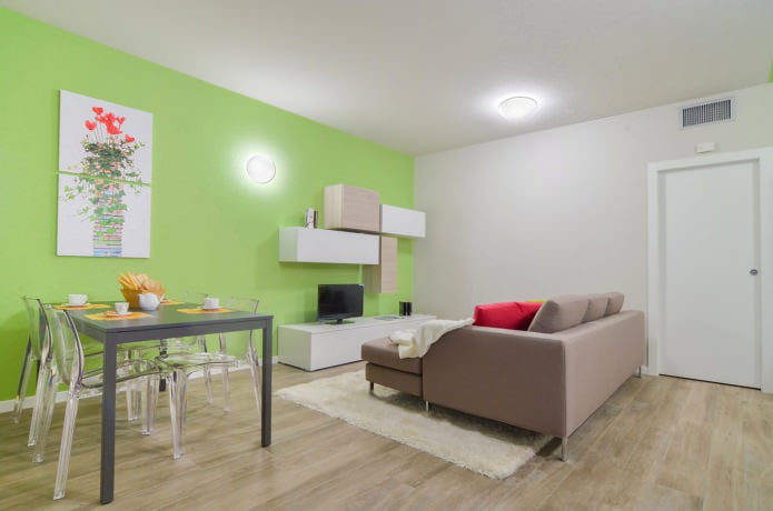 Laminat „unter der Eiche“ im Wohnzimmerinterieur