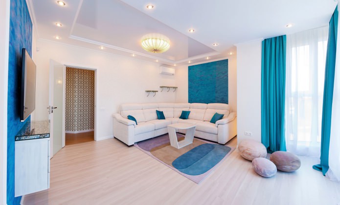 Helles Laminat im Wohnzimmer