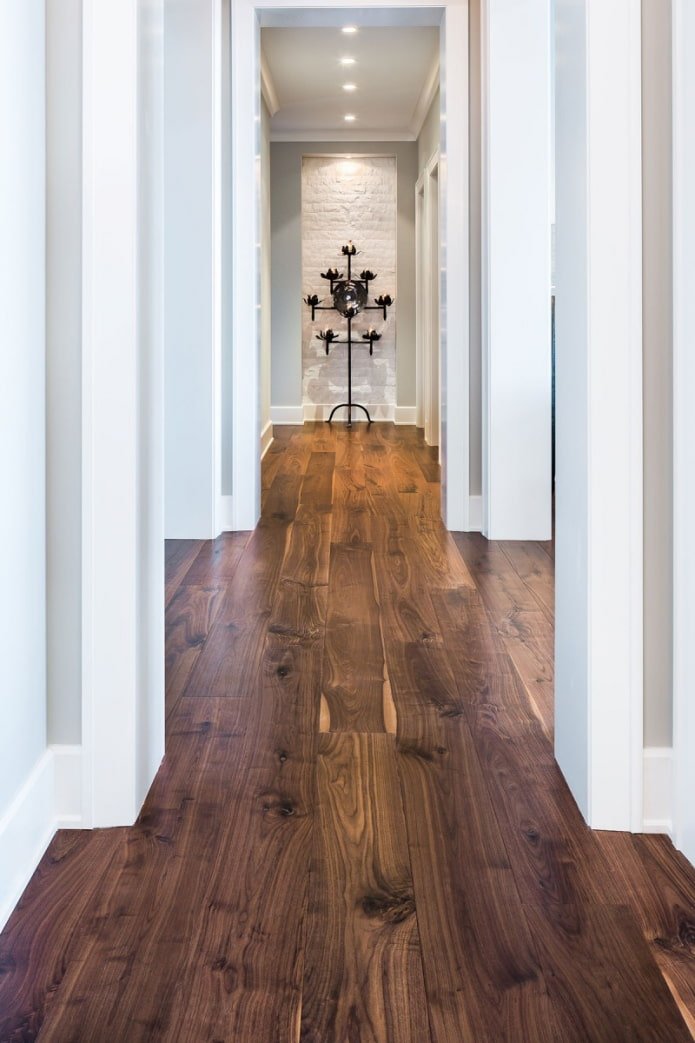 Laminat aus gebranntem Holz