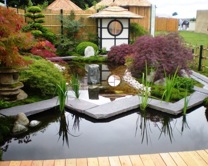 Gartendekor im japanischen Stil