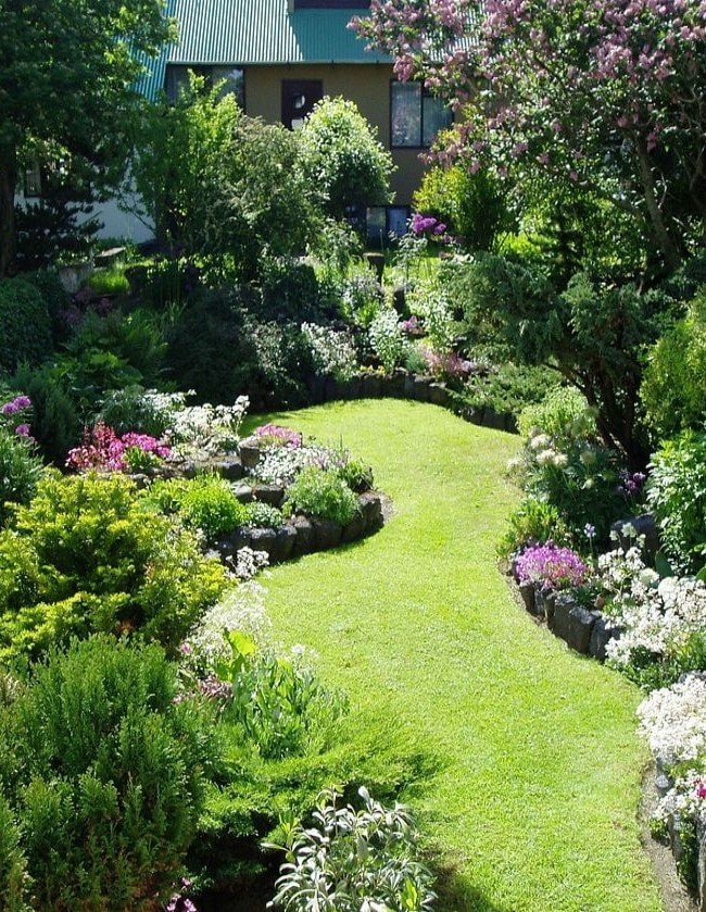 Rasen auf einer Wiese im Garten