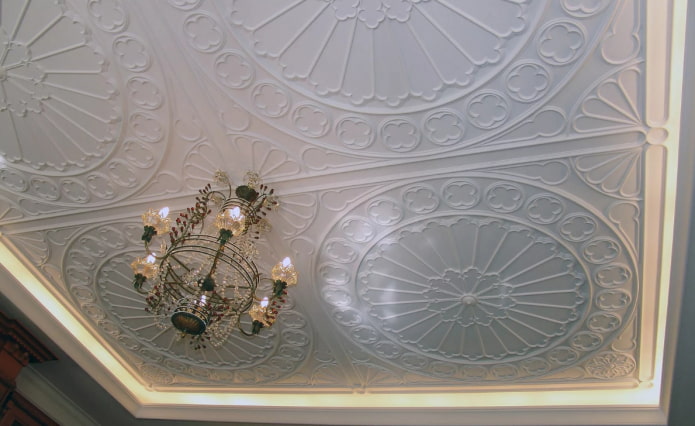 Gipsornament an der Decke