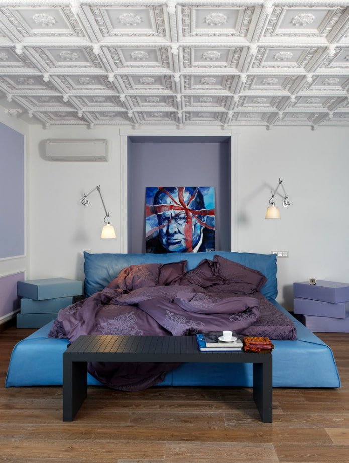 Stuckdekor an der Decke im modernen Stil