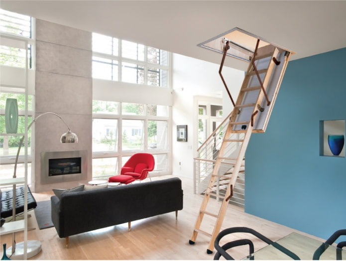 Falttreppe im Inneren eines Privathauses
