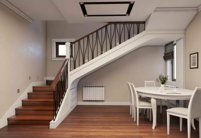 Formen von Treppenläufe im Inneren des Hauses