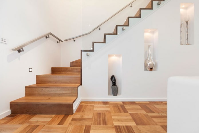Treppenhausgestaltung im Inneren eines Privathauses