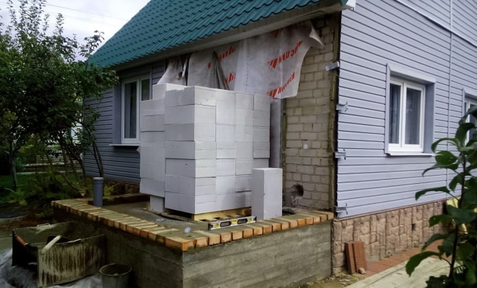 Betonblöcke zum Bau einer Dusche